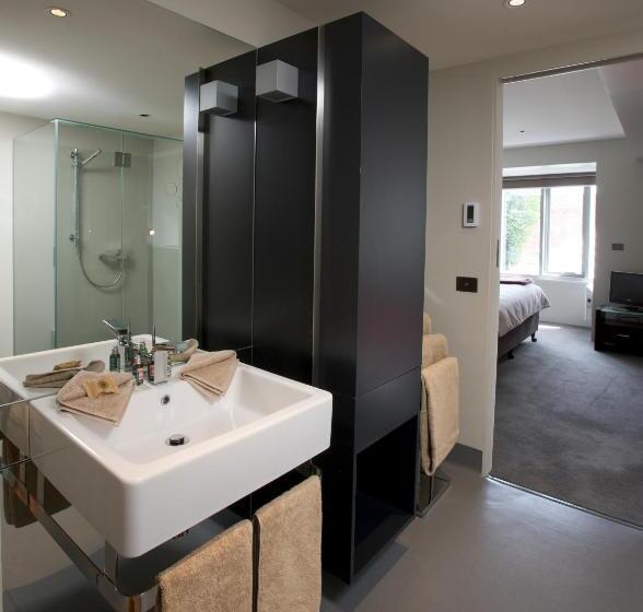 Sullivans Cove Apartments