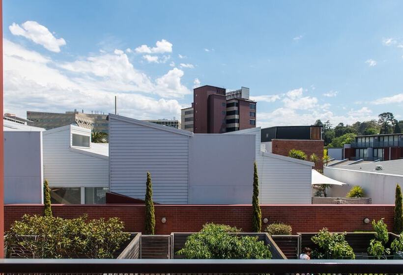 Sullivans Cove Apartments