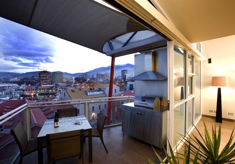 Sullivans Cove Apartments