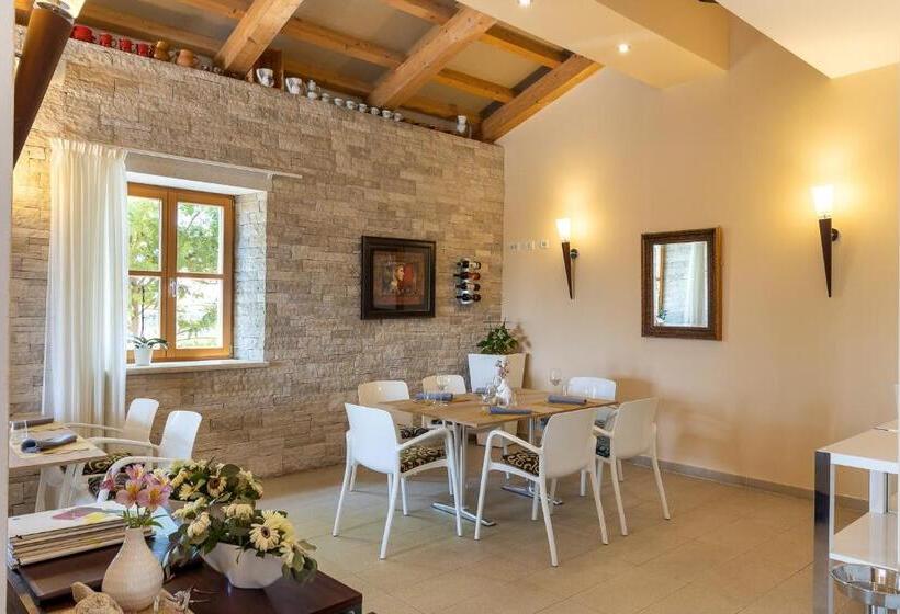 Velanera Hotel & Restaurant