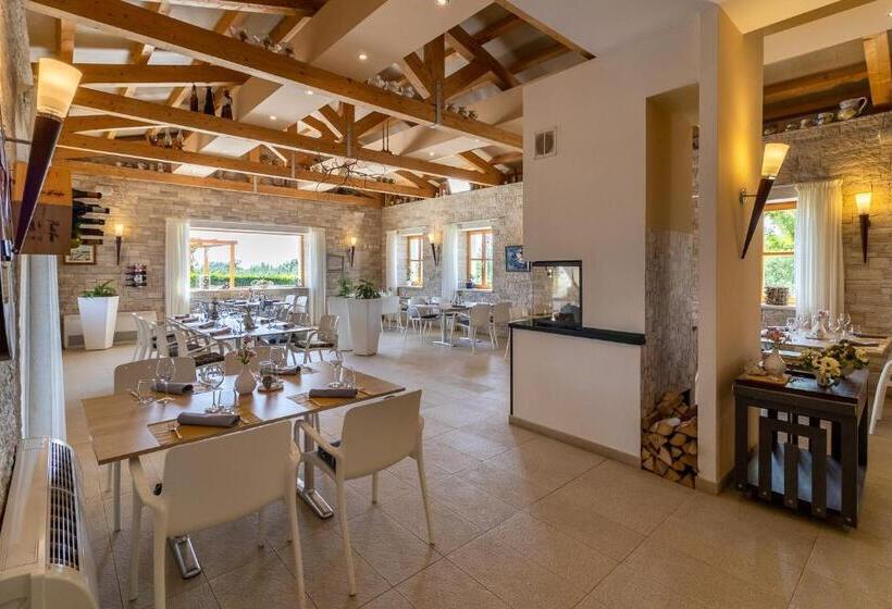 Velanera Hotel & Restaurant