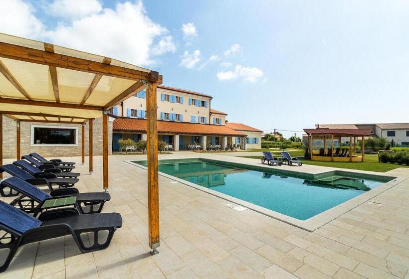 Velanera Hotel & Restaurant