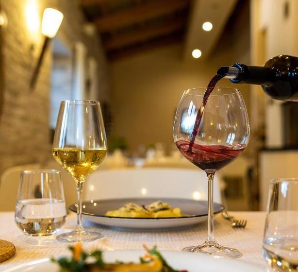 Velanera Hotel & Restaurant