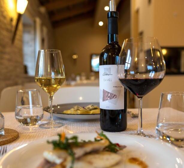 Velanera Hotel & Restaurant