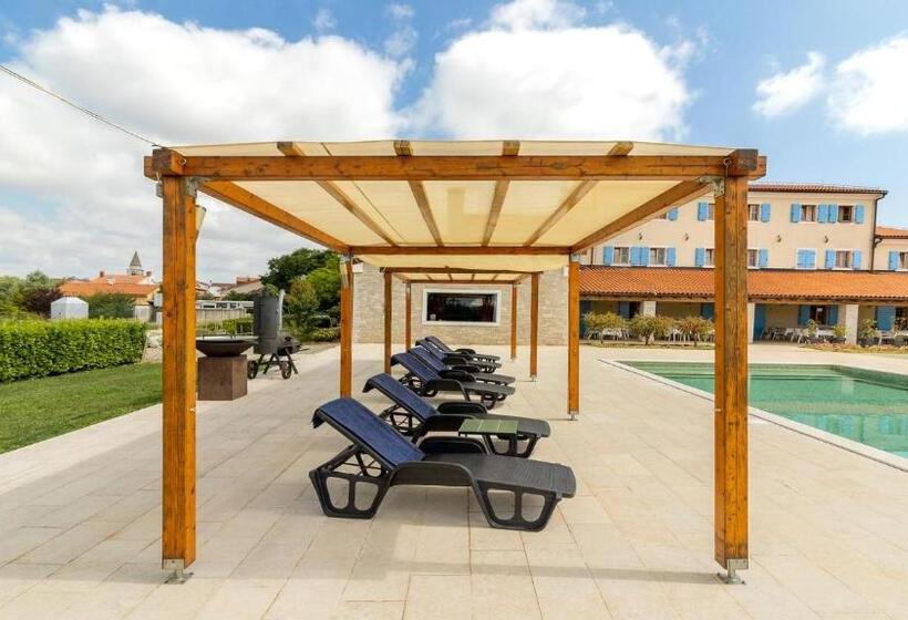 Velanera Hotel & Restaurant