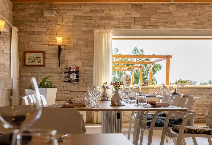 Velanera Hotel & Restaurant