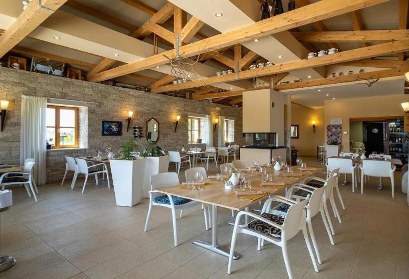 Velanera Hotel & Restaurant