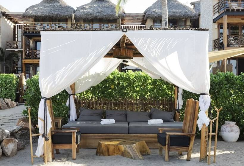 هتل Casa Joseph Zicatela   Adults Only