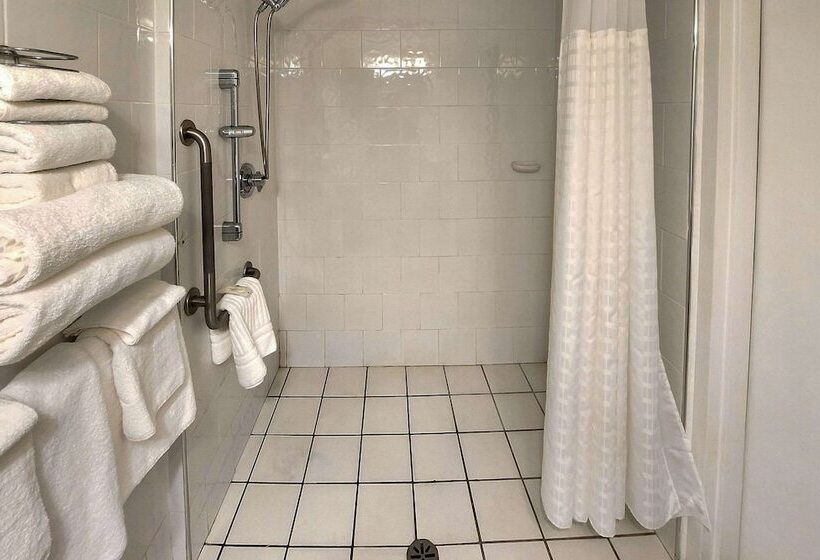 בית מלון כפרי Quality Inn & Suites