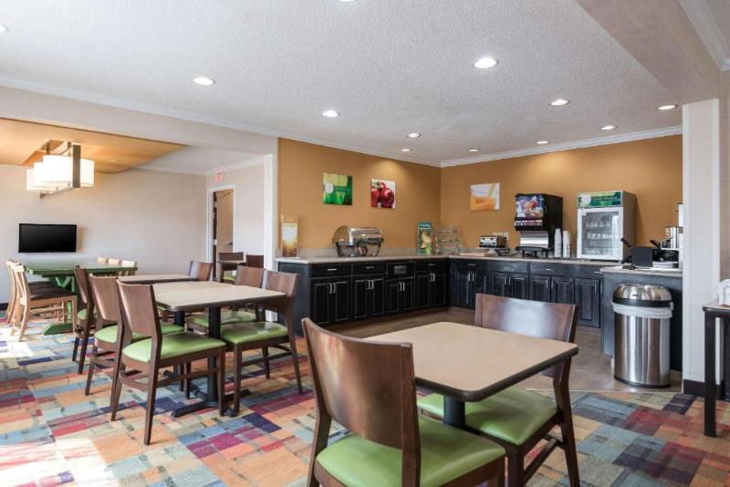 בית מלון כפרי Quality Inn & Suites