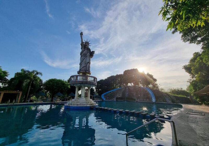 هتل Libertyland Waterpark Resort
