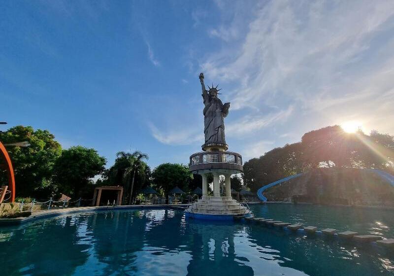 هتل Libertyland Waterpark Resort
