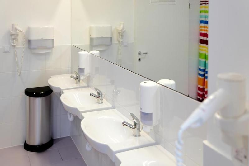 Общежитие Maverick City Lodge