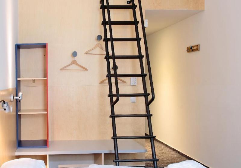 Общежитие Maverick City Lodge