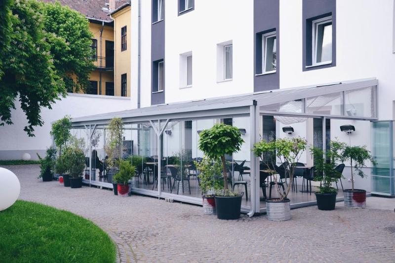 Общежитие Maverick City Lodge