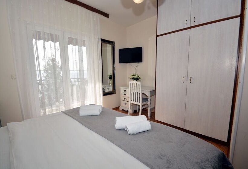 تختخواب و صبحانه Restaurant Pension Dioklecijan