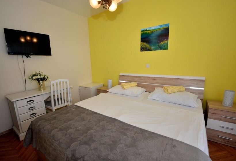 Bed and Breakfast Restaurant Pension Dioklecijan