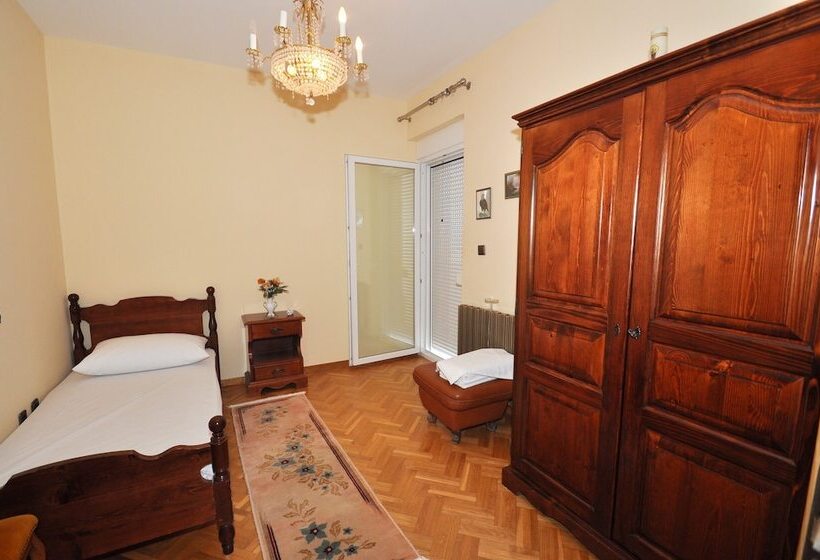 تختخواب و صبحانه Restaurant Pension Dioklecijan