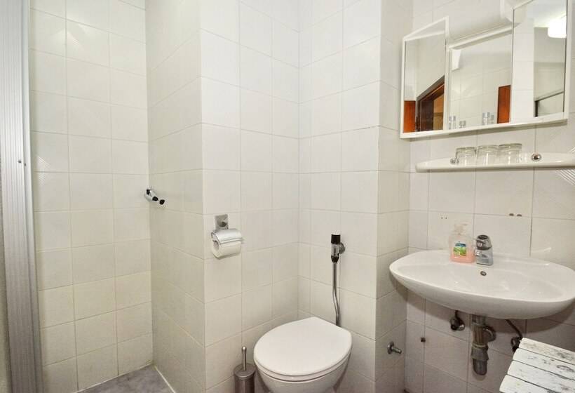 تختخواب و صبحانه Restaurant Pension Dioklecijan