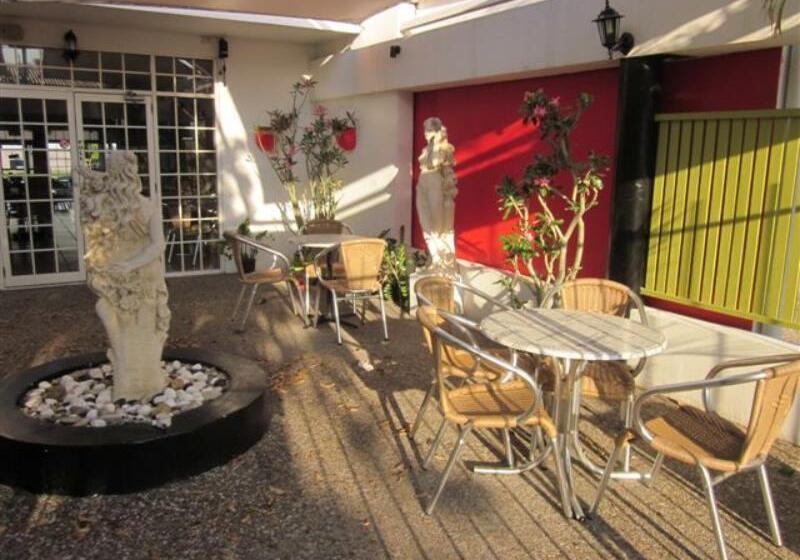 Cosmopolitan Motel & Serviced Apartments