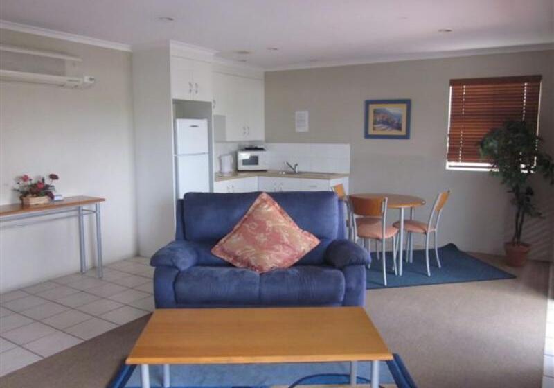 Cosmopolitan Motel & Serviced Apartments