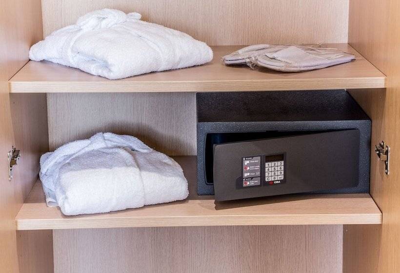 De La Ville Depandance Di Hotel Augustus