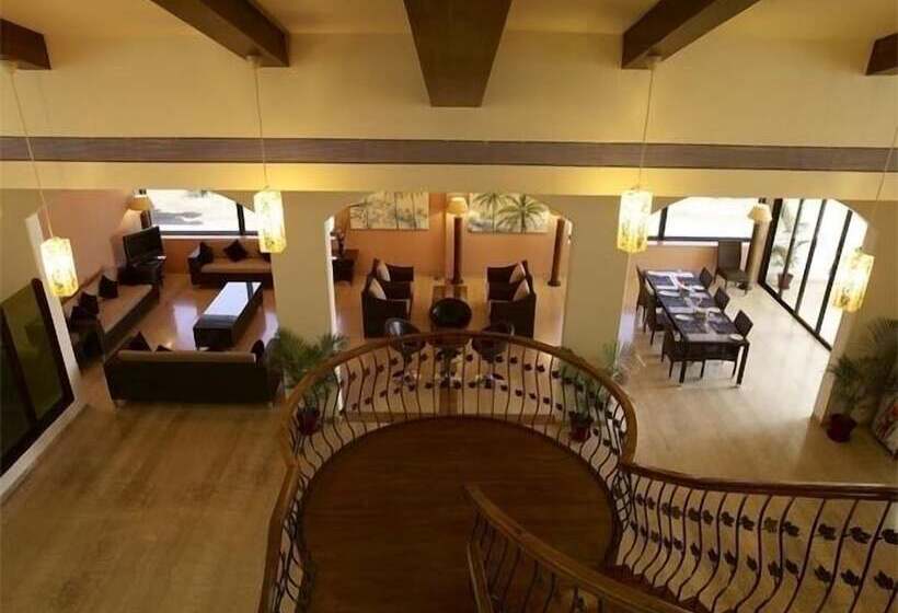 Отель 10 Calangute