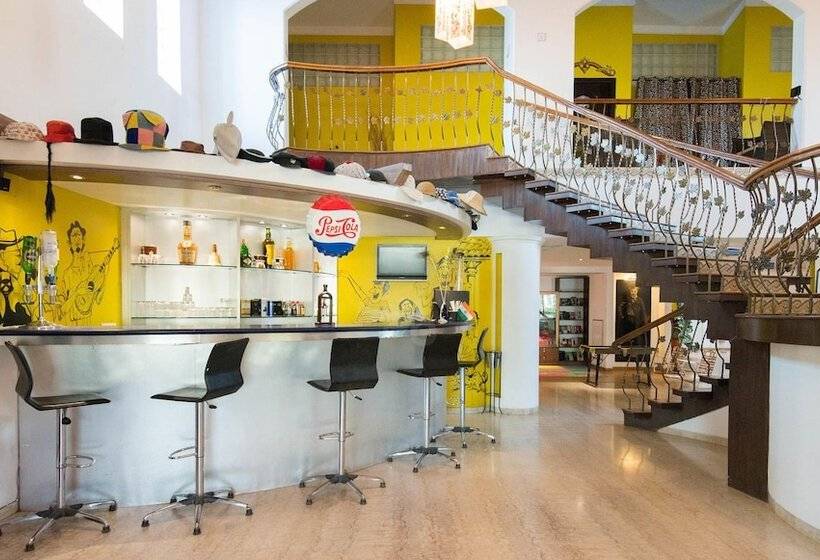 Отель 10 Calangute