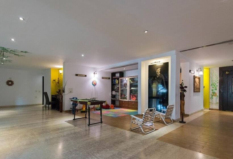 Отель 10 Calangute