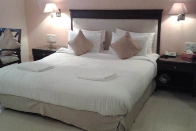 Отель 10 Calangute