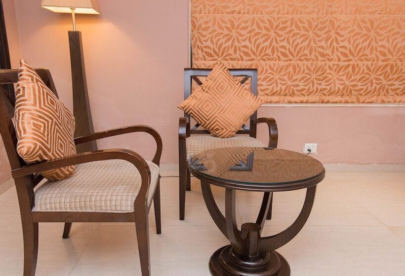 Отель 10 Calangute