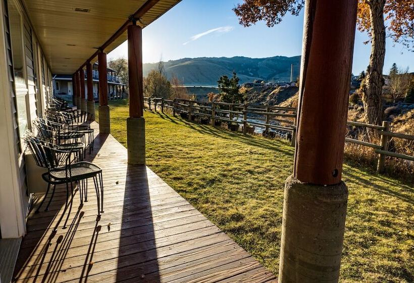 فندق Absaroka Lodge