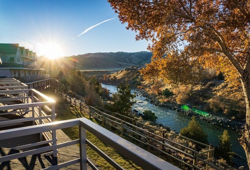 فندق Absaroka Lodge