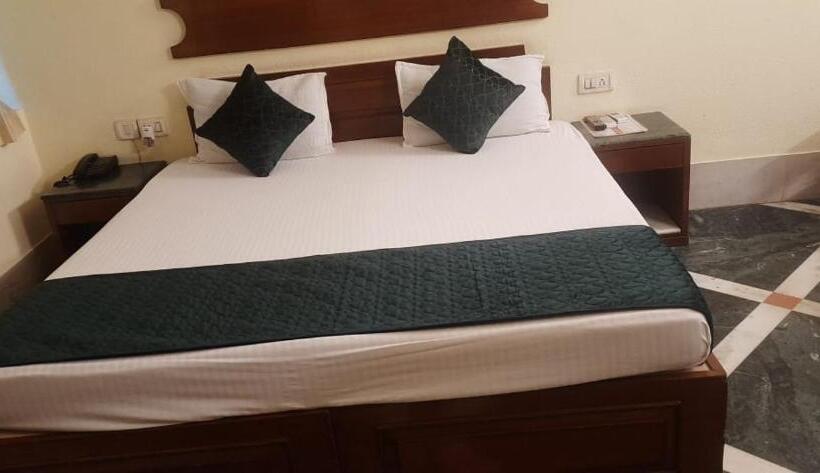 Отель Ananda Krishna Van