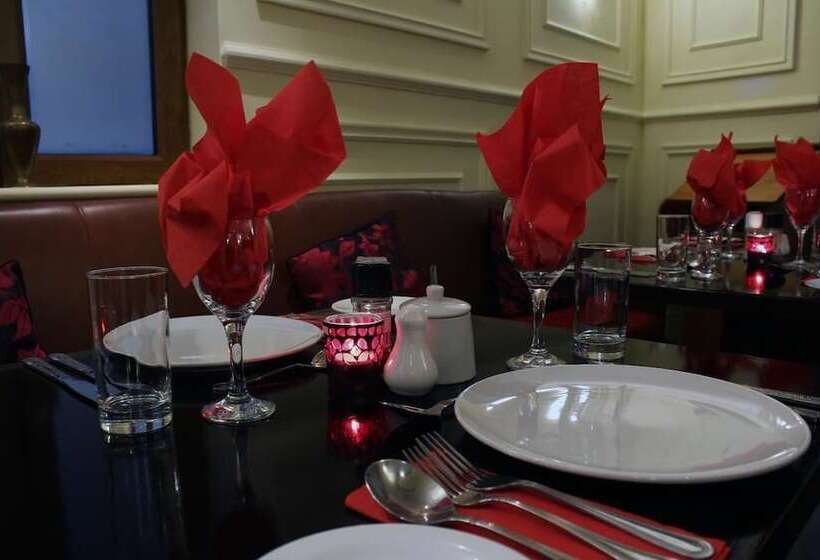 בית מלון כפרי Ashford Court Boutique