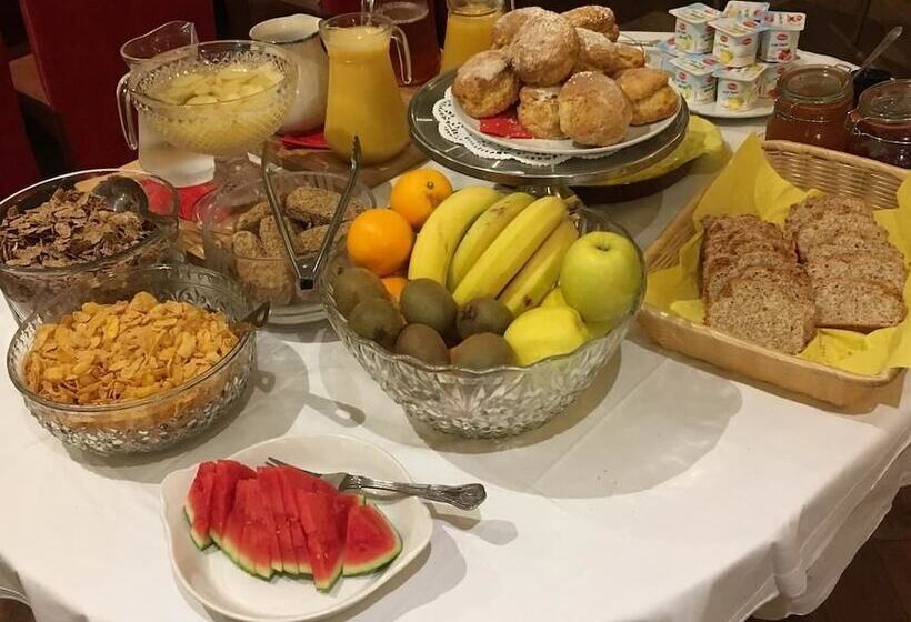 בית מלון כפרי Ashford Court Boutique