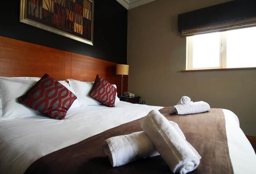 בית מלון כפרי Ashford Court Boutique