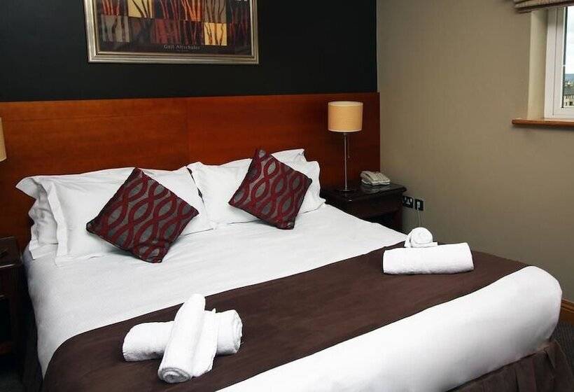 בית מלון כפרי Ashford Court Boutique