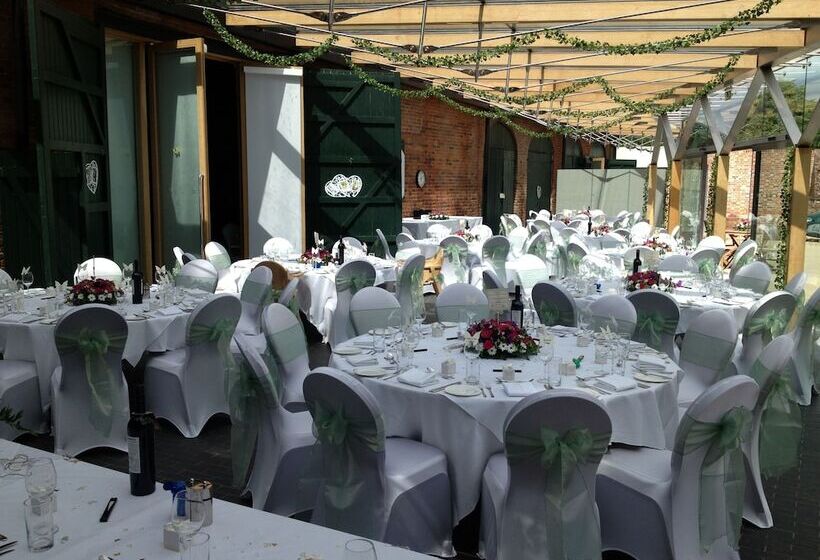 ホテル Chicheley Hall