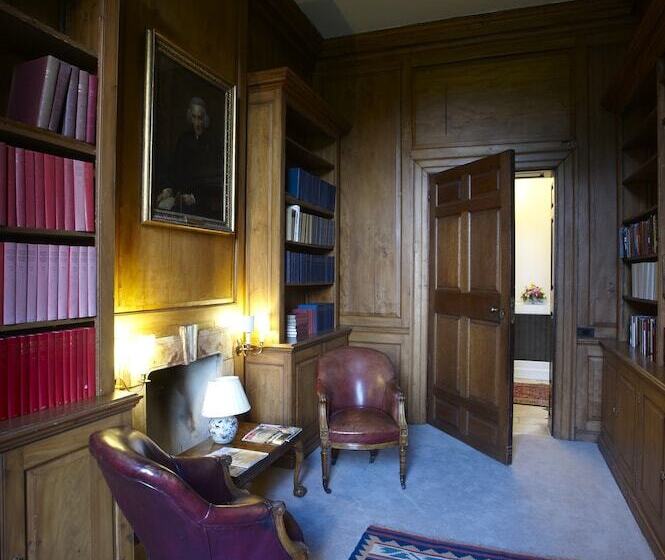 ホテル Chicheley Hall