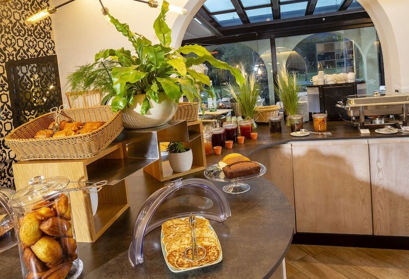 Отель Château Et Golf De Taulane