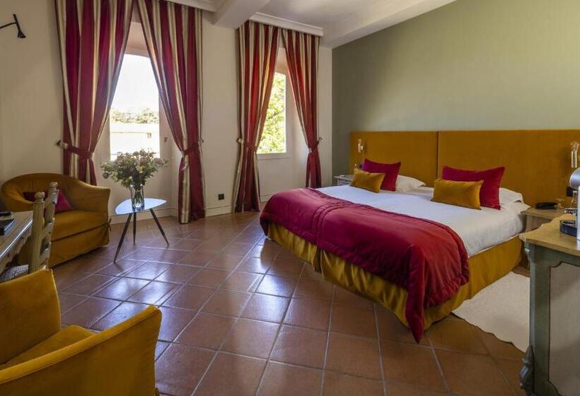 Отель Château Et Golf De Taulane