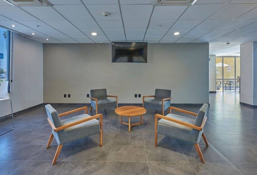 Отель City Express By Marriott Tehuacan