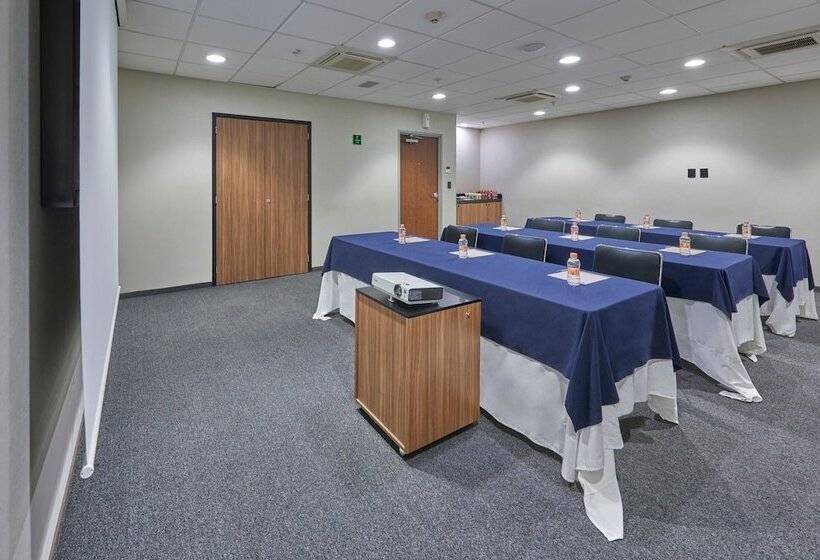 Отель City Express By Marriott Tehuacan