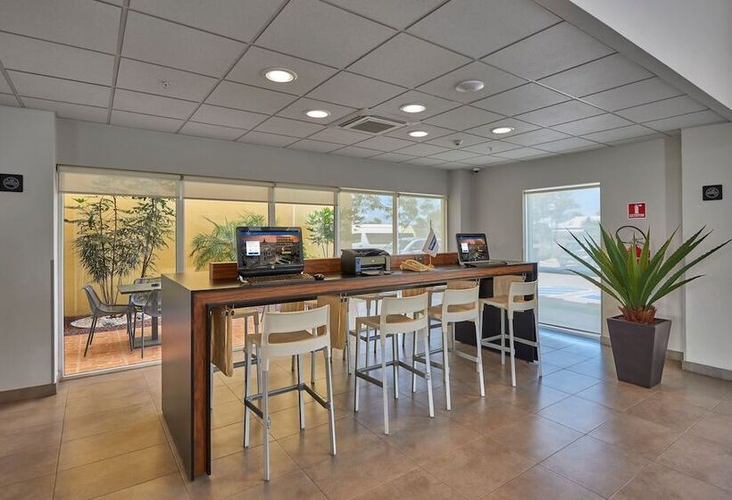 Отель City Express By Marriott Tehuacan