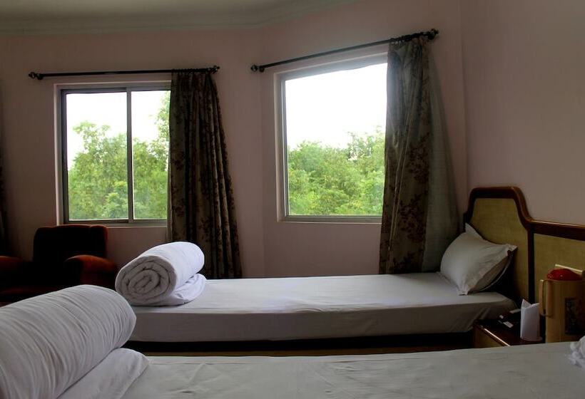 Hotel Delta International