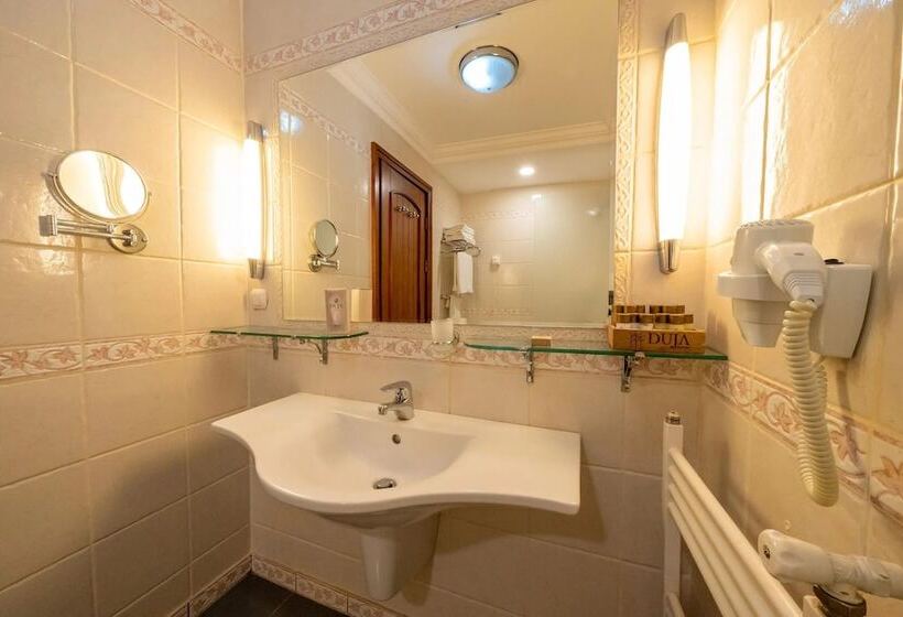 هتل Duja Chalet Ski Center