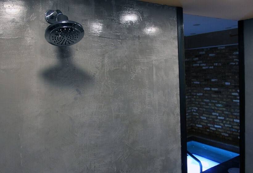 Gaythering   Gay Hotel   All Adults Welcome