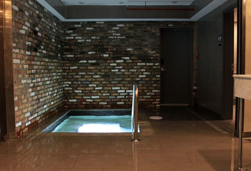 Gaythering   Gay Hotel   All Adults Welcome