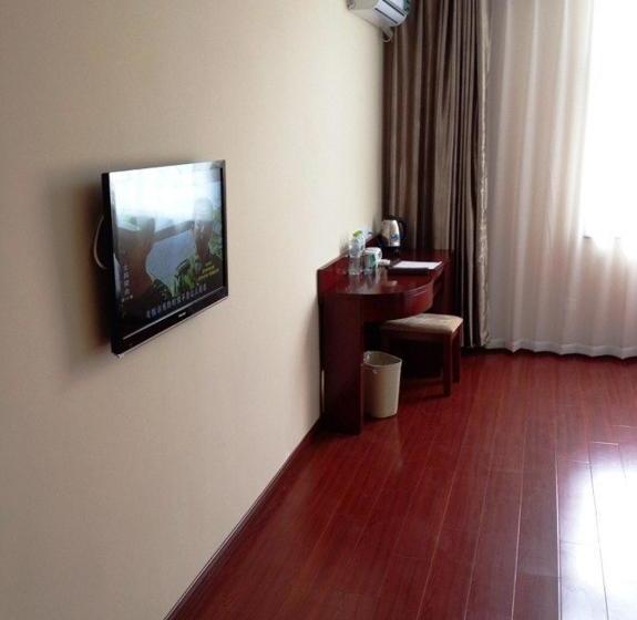 Отель Greentree Inn Qingdao Railway Station East Square Pichaiyuan Express